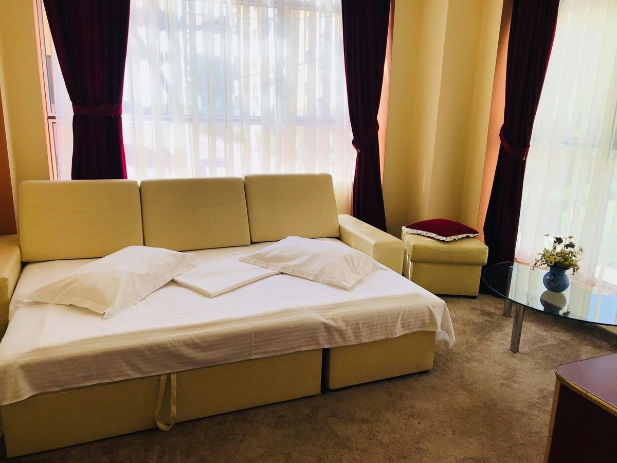 Hotel Palace Târgu Jiu Esterno foto